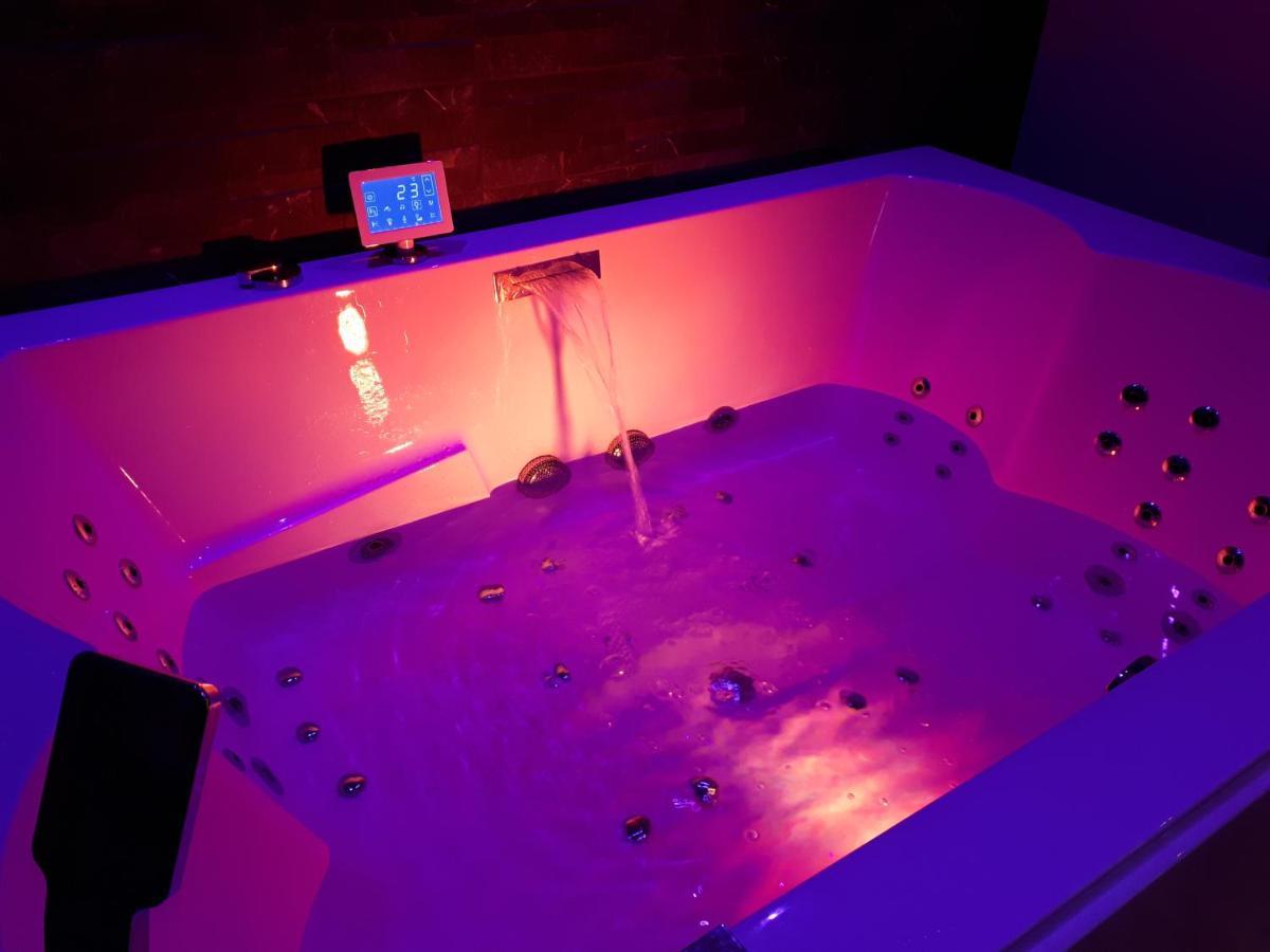 Spa Privatif Love Room, Le Hammam Et Bulles, Chez Nuits Chartraines Chartres Esterno foto