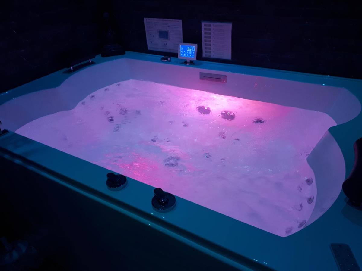 Spa Privatif Love Room, Le Hammam Et Bulles, Chez Nuits Chartraines Chartres Esterno foto